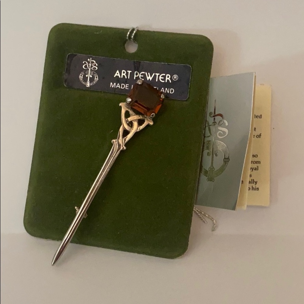 VINTAGE Scottish pin with Amber Gem